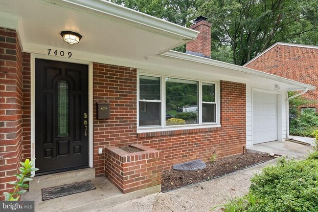 Building Photo - 7409 Aspen Ave