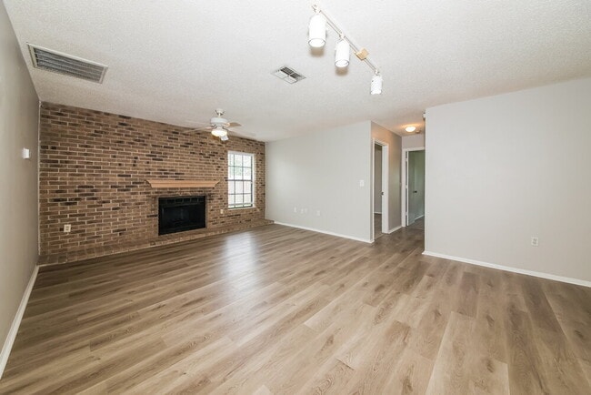 Building Photo - 3116 50th Ave Dr E