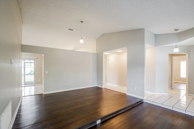 Building Photo - 4533 NW 88th Terrace