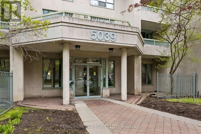 Photo du bâtiment - 5039 Finch Ave E