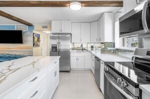 Foto del edificio - 2020 Lake Osborne Dr