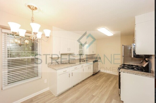 Foto del edificio - 5651 Bob White Ln
