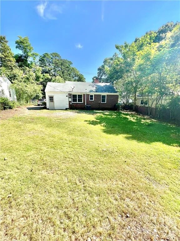 Building Photo - Room in Single Family Home on Remount Rd