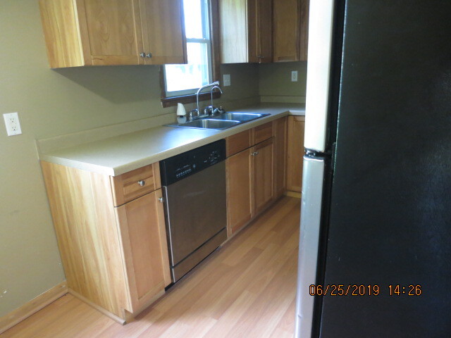Kitchen - 832 19th Ave SE