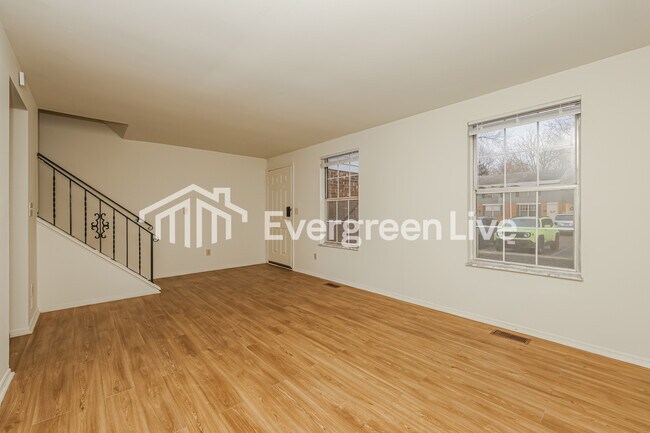 Foto del edificio - 8287 Mt Carmel St