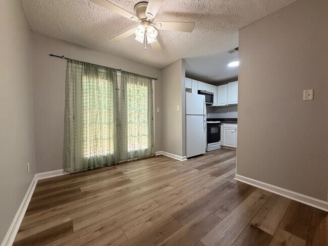 Foto del edificio - 205-207 Rustwood Dr Rustwood Dr