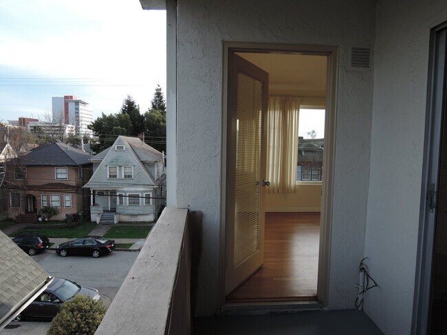 Building Photo - 484 37th St
