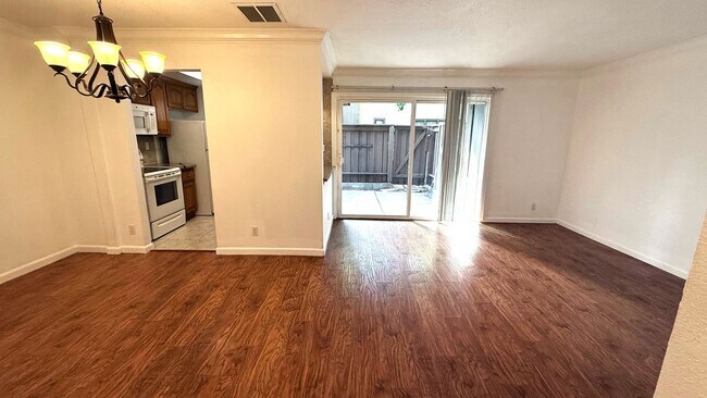 Foto del edificio - Charming 1 bed 1 bath condo on bottom floor