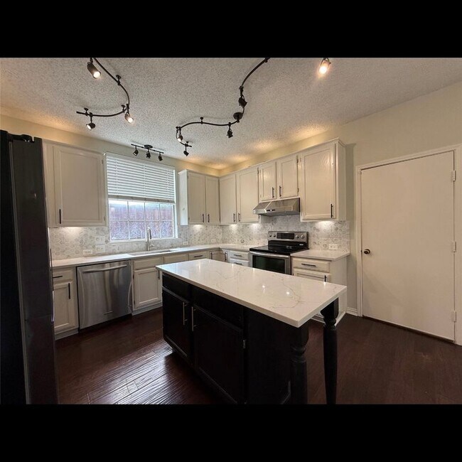 Foto del edificio - 10700 Jackson Ln