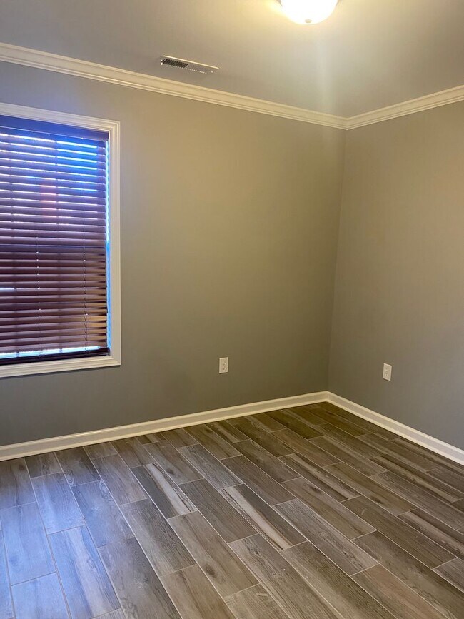 Building Photo - 3 bed 2 Bath Home - Florence, AL