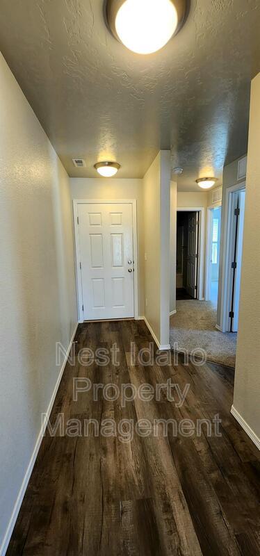 Foto del edificio - 2316 N Mountain Ash Ave