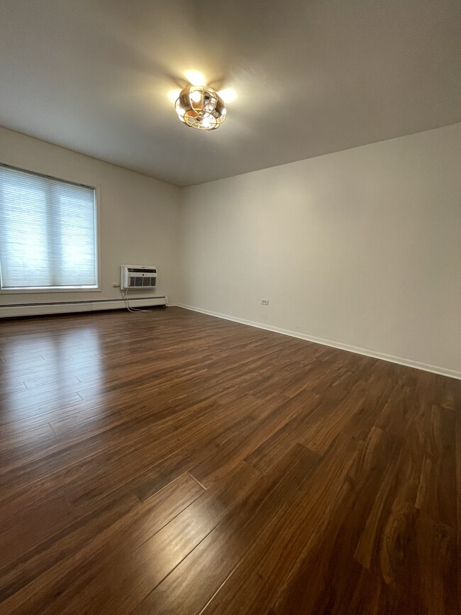 Foto del edificio - 1041 W Ogden Ave