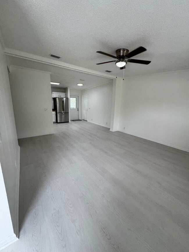 Foto del edificio - 7214 San Castle Blvd