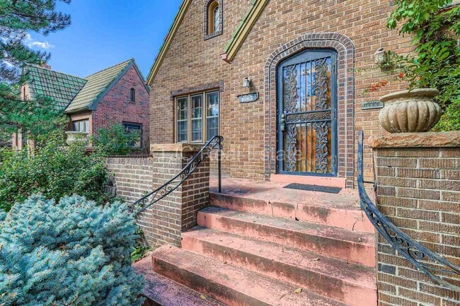 Photo - 1665 Jasmine St House