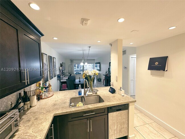 Foto del edificio - 450 Paradise Isle Blvd