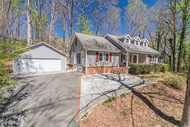 Building Photo - Discover this spacious 5-bedroom, 3-bath home in a highly sought after area in Roswell, GA, with ...
