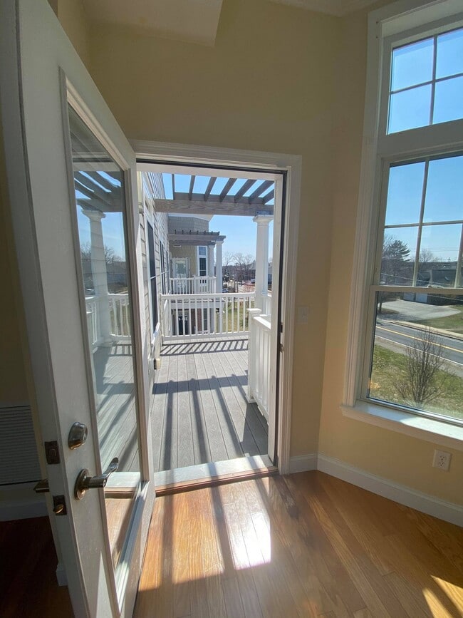 Balcony - 855 Main St