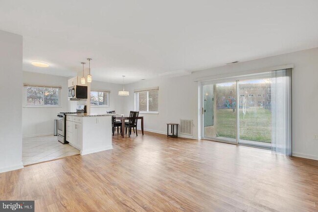 Foto del edificio - 350 Gatewater Ct