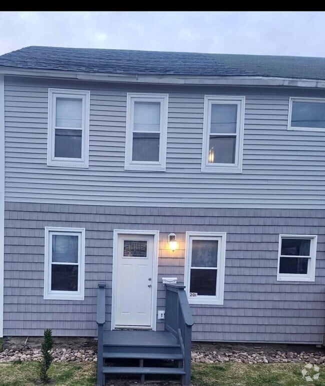 Building Photo - 203 Pettebone St