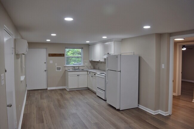 Cocina - 4103 N Center St