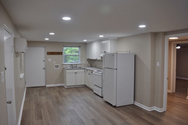 Kitchen - 4103 N Center St