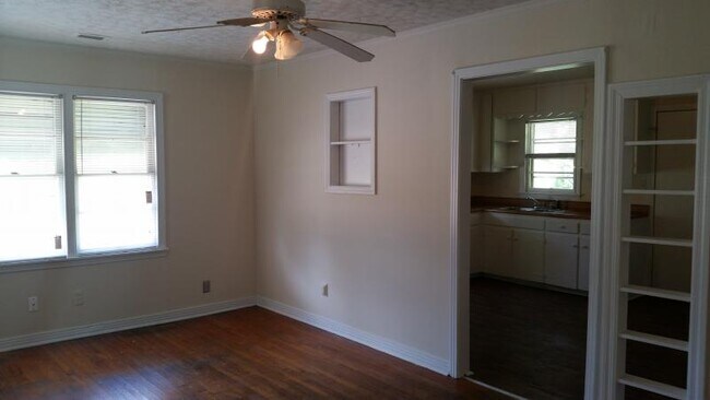 Building Photo - 2200 Pulaski Pike