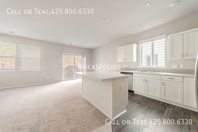 Building Photo - Comfortable Living in a Peaceful Bremerton...