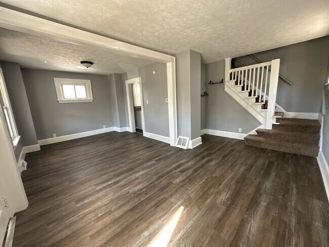 Foto del edificio - 2411 Indiana Way NE