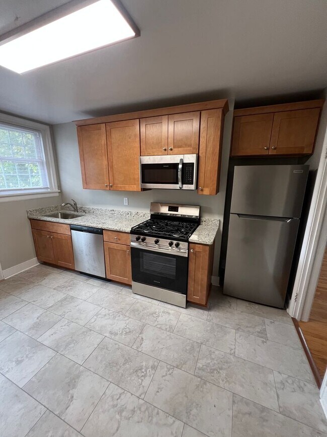 Foto del edificio - Huge 1 Bedroom Apartment, in the Near west...