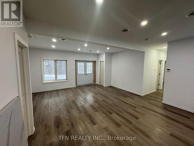 Building Photo - 385 Gables Rd