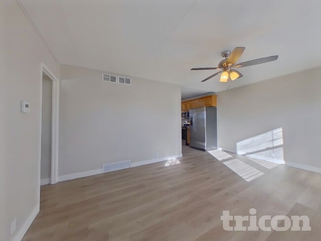 Building Photo - 1904 S Sheridan Ave