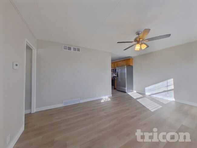 Foto del edificio - 1904 S Sheridan Ave