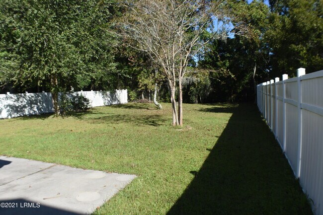Building Photo - 46 Cedar Creek Cir
