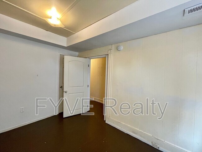 Building Photo - 1122 Riggs Ave