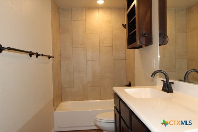 Building Photo - 1017 Cline Dr
