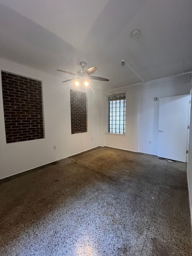 Building Photo - Amazing condo in historic Bennie Dillon Bu...