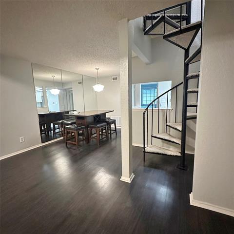 Foto del edificio - 5590 Spring Valley Rd