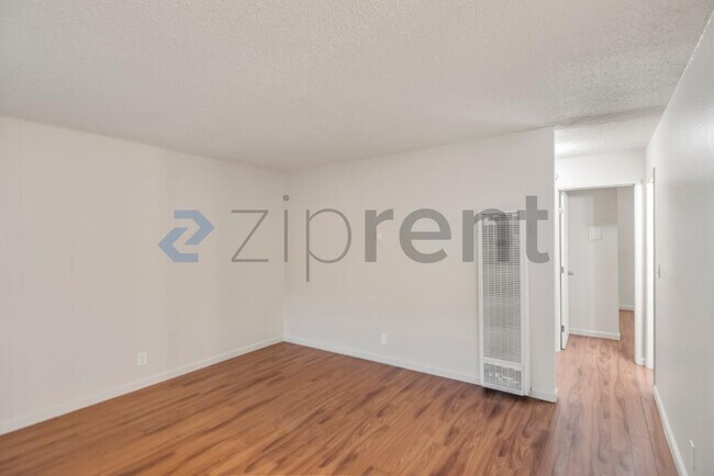 Foto del edificio - 1391 Vía Dondera