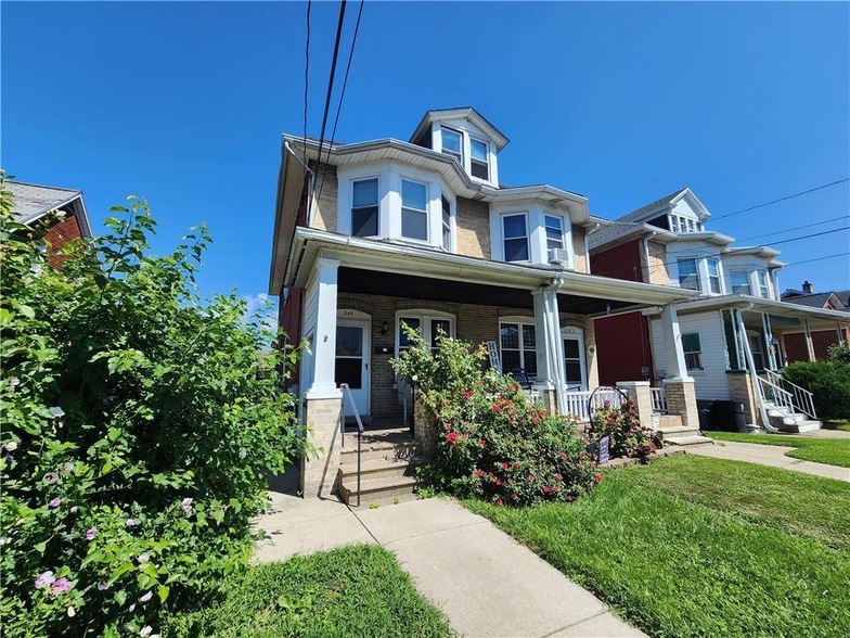 Primary Photo - 245 W Lincoln St
