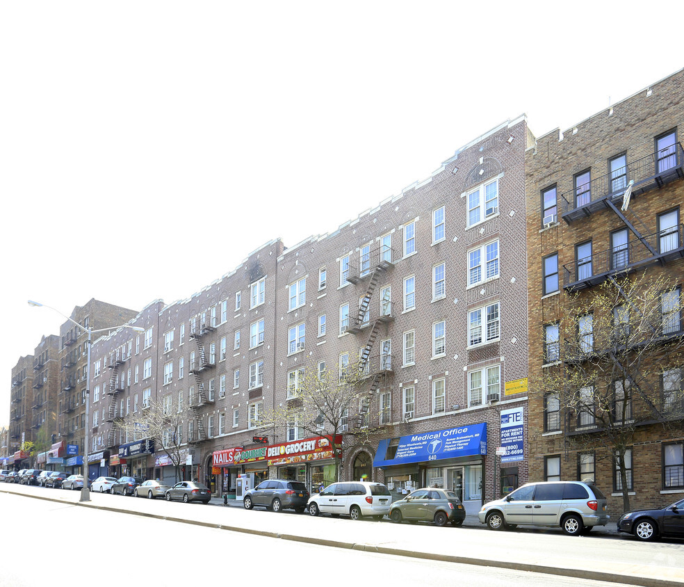 Foto principal - 642-654 E 233rd St