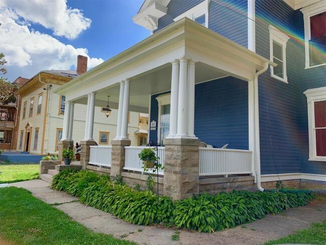 Building Photo - 2 bedroom in Elgin IL 60120