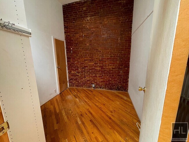 Foto del edificio - Stunning 4 Bedroom 2 Bathroom in Harlem