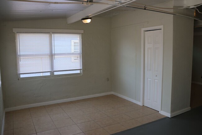 Building Photo - 2174-2176 Davis Court