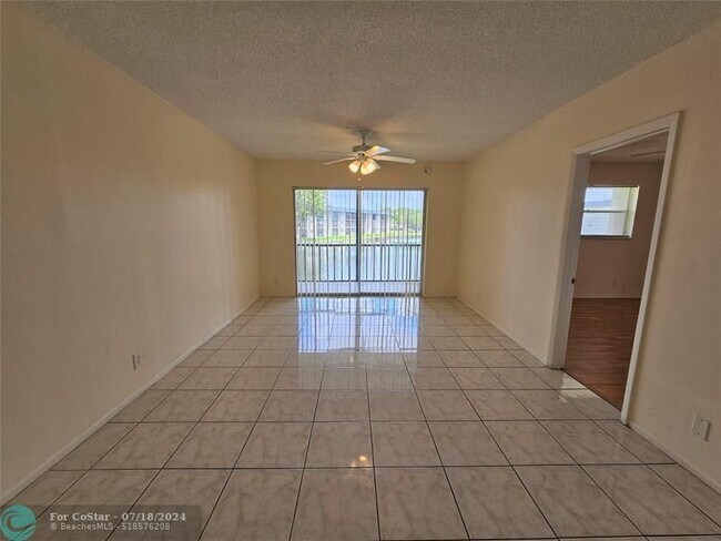 Foto del edificio - 8025 N Colony Cir