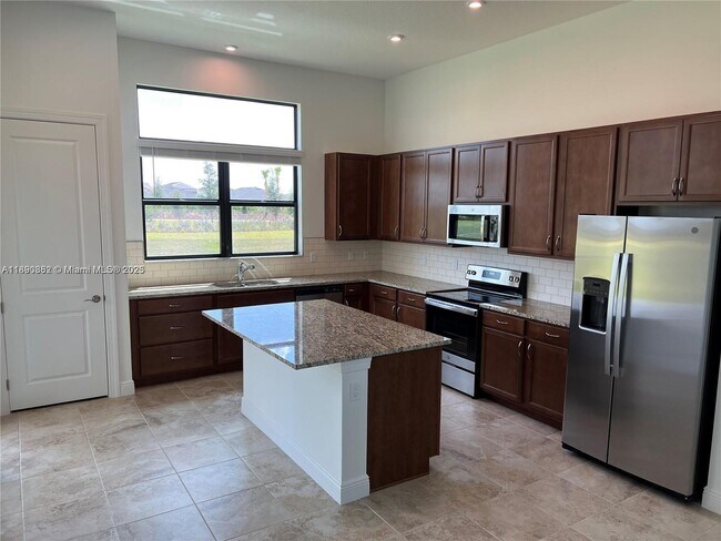 Building Photo - 9387 SW Pepoli Way