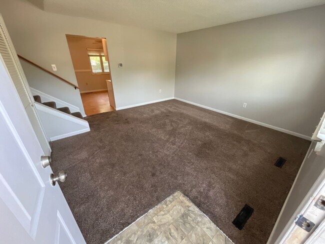 Foto del edificio - Three bedroom 1.5 bath single family home ...