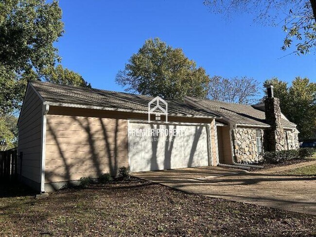 Building Photo - 5740 Ingleside Dr