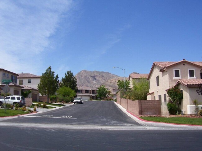 Foto del edificio - 3316 Lacebark Pine St