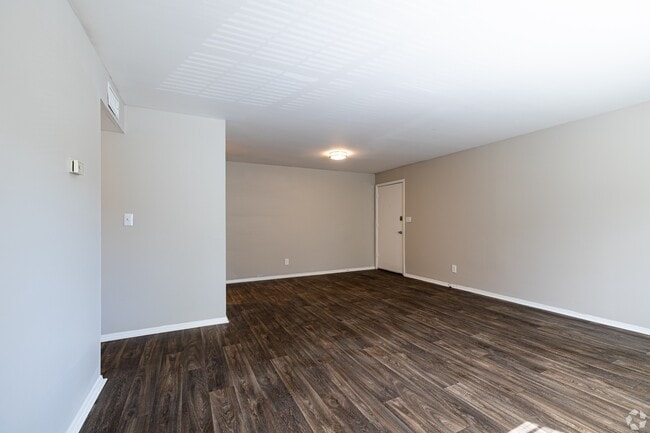 Living Area - Eagle Trace Apartments