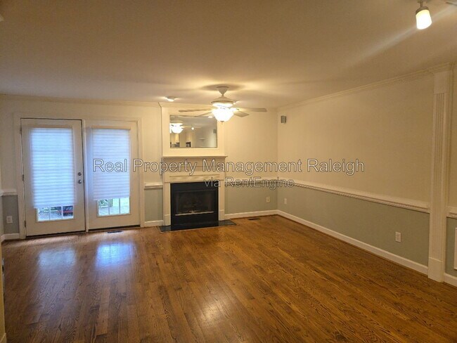 Foto del edificio - 1647 Claiborne Ct